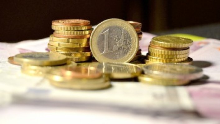 Cursul a urcat peste 4,46 lei/euro